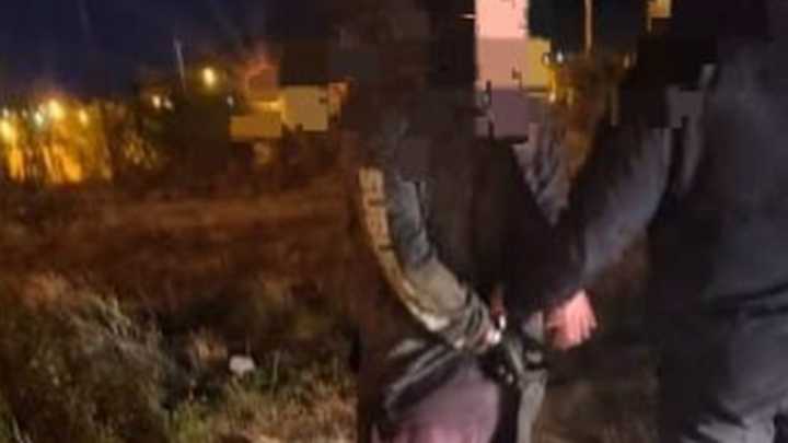 Detuvieron a un hombre cuando robaba cables de electricidad en zona norte