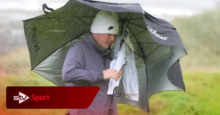 Robert MacIntyre battles brutal conditions to take share of lead at St Andrews