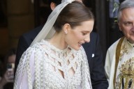 La capa de novia más original se ha visto en la boda más impecable de Cáceres