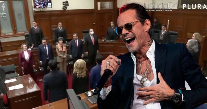 ‘Sacan los pasos prohibidos’ en la Corte: Ponen salsa de Marc Anthony en vez del himno nacional (Video)