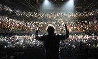 El presidente Javier Milei presentó su libro con un show de rock y le pidió a sus seguidores que “no aflojen”