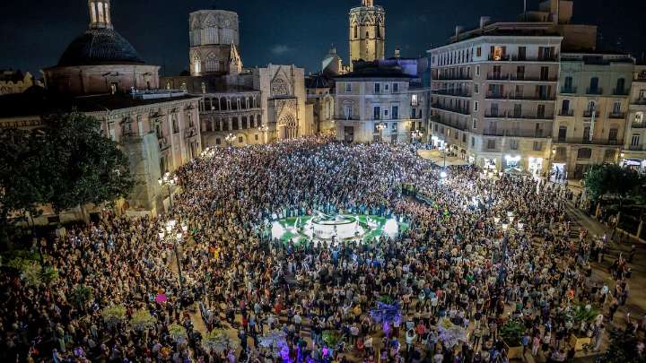 Trabajadores de À Punt critican la emisión de toros en lugar de la manifestación contra Mazón por la DANA