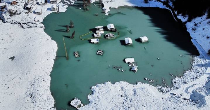 Switzerland: Village swamped, snowed under but digging out