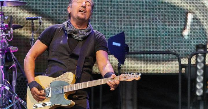 "Springsteen: Deliver Me From Nowhere" Movie Review |