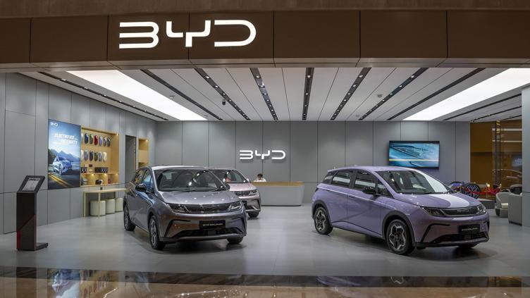 Retira BYD 115 mil autos por problemas con baterías