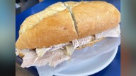 Parece simple, pero los clientes dicen que es el bocadillo más mítico de Canarias: sirven 800 cada día desde las 7