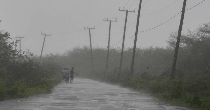 Hurricane Melissa whips Jamaica with violent winds, heavy rain before heading toward Cuba