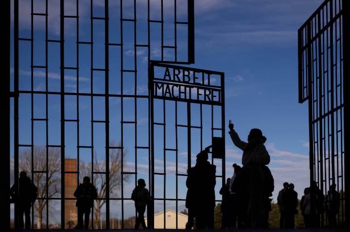 Una ministra italiana critica las visitas escolares a Auschwitz por hacer ver “que el antisemitismo es solo una cuestión fascista”