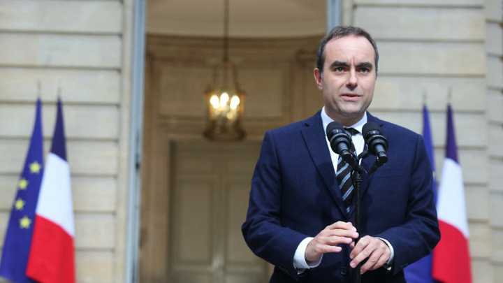 Primer Ministro de Francia, Sébastien Lecornu, renuncia horas después del nombramiento de su gabinete
