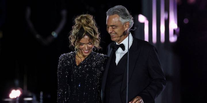 Karol G reveló que estuvo a punto de rechazar la invitación para cantar con Andrea Bocelli en el Vaticano: “Estaba supernerviosa”