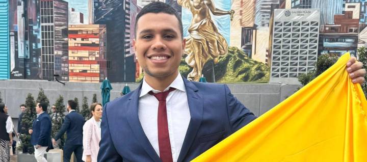 Sabanalarguero Hugo Hernández representó a Colombia en encuentro de partidos políticos en México