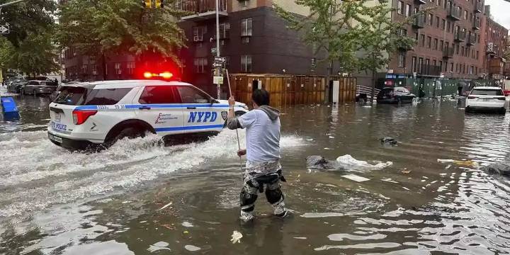 Lluvias récord provocan inundaciones y dejan dos muertos en Nueva York