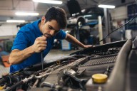 Varía según el taller. Cuánto cobra un mecánico por hora en Argentina en octubre 2025