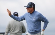 Deadspin | Justin Leonard eagles 18 to win Dominion Energy