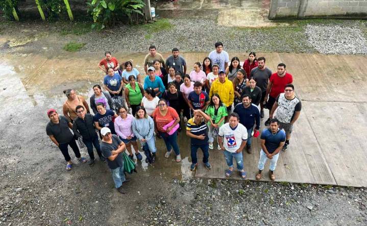 Decenas de profesores están atrapados en comunidades de la huasteca veracruzana por inundaciones; imploran ser rescatados