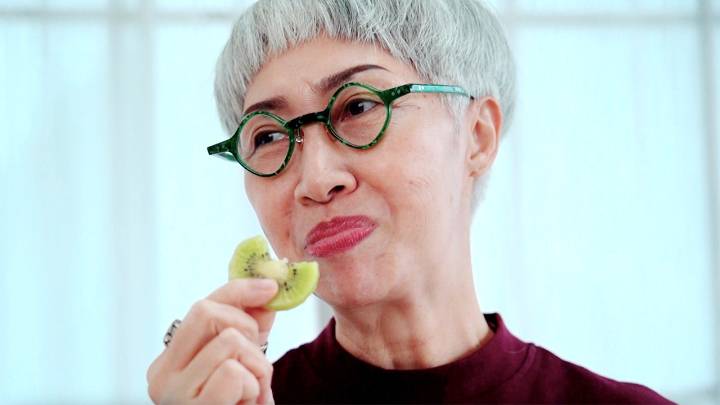 New study finds that kiwi, rye bread and mineral water help with constipation