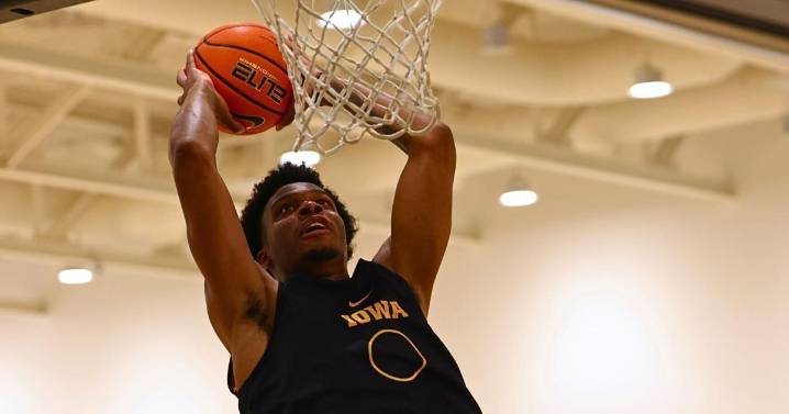 Iowa men's basketball guard arrested after altercation at bar