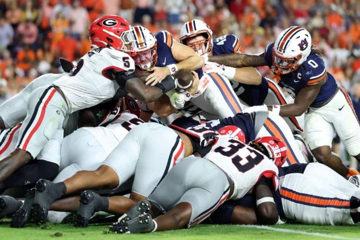 Controversial call in Georgia-Auburn game leaves both fanbases angry