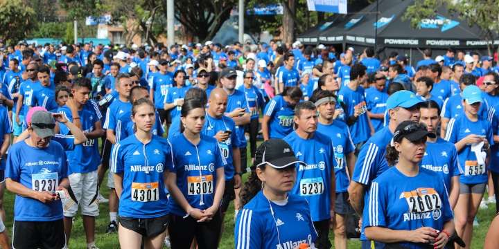 Carrera Allianz 15K Bogotá: este fue el momento exacto cuando intentaron reanimar al deportista que se desplomó antes de llegar a la meta