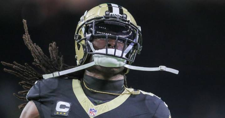 Saints RB Alvin Kamara has surpassed an NFL legend in a major statistical category