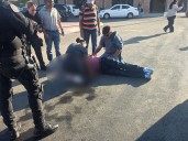 Hombre sufre grave lesión al caer de un autobús en Torreón