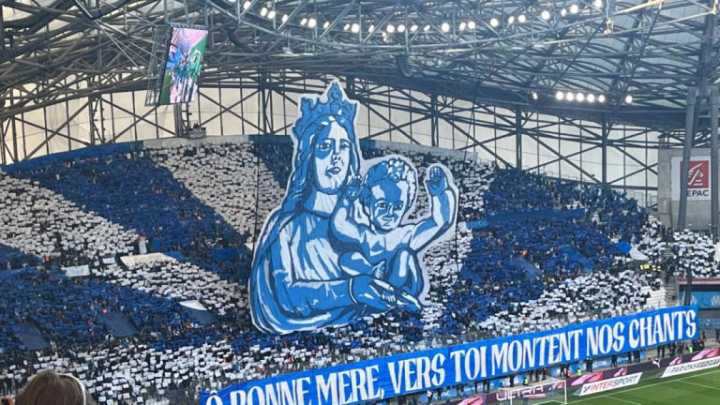 El día que el Olympique de Marsella llenó el Vélodrome con un tifo homenajeando a la Virgen María: "Hacia ti se elevan nuestros cánticos"