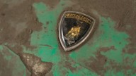 "Estaba bajo tierra". Rescataron un Lamborghini del abandono y lo vendieron por más de un millón de dólares