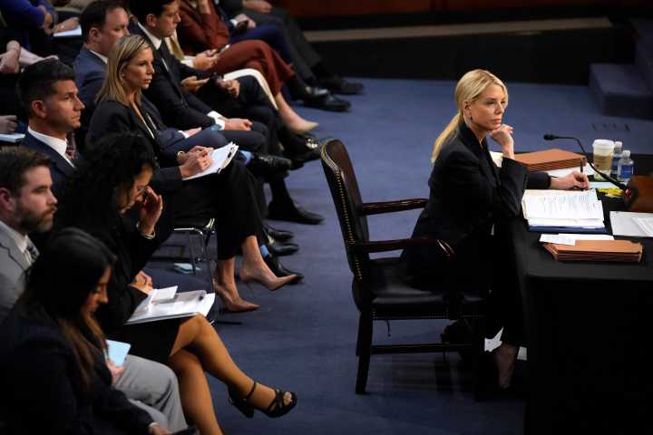 Redadas contra migrantes en EU, central en comparecencia de fiscal Pam Bondi