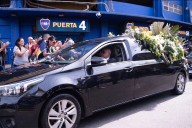 Russo recibió el último adiós en el cementerio tras el emotivo velatorio en La Bombonera