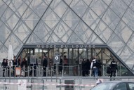 Thieves who hit Paris’ Louvre robbed 8 objects, prosecutor says