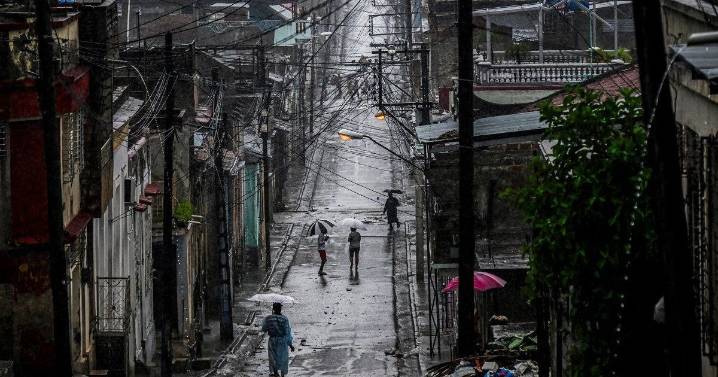 El peligroso huracán Melissa toca tierra en Cuba tras golpear a Jamaica