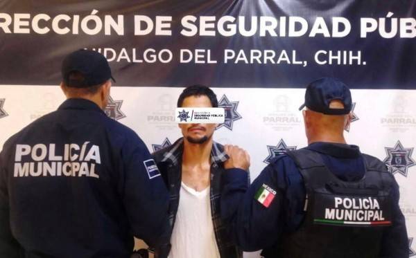 Vecinos lo detuvieron saltando bardas... ¡con objetos robados!