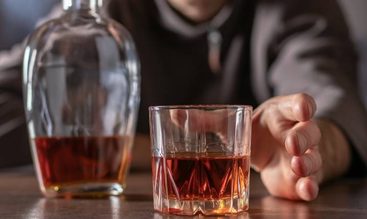 Investigadores descubren por qué no es tan fácil dejar el alcohol