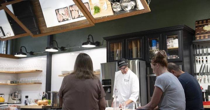 Rudy's holds a free stocks and sauces skills class