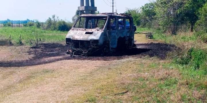 Macabro hallazgo en Santa Fe: encontraron restos óseos dentro de una camioneta completamente incendiada
