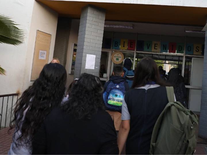Profesor es detenido por presunta agresión contra alumnos de 4° Básico en colegio de Talagante