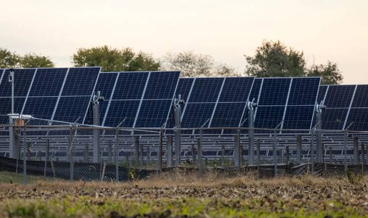 Lawmakers OK sweeping energy reform package that governor pledges to sign