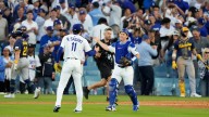 Dodgers, a un paso de su segunda Serie Mundial tras vencer a Brewers
