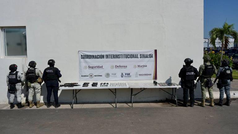 Aseguran arsenal, droga y celulares en penal de Culiacán tras operativo