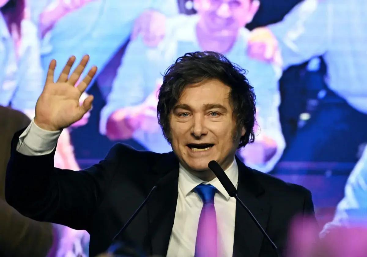 Milei sorprende y arrasa en las elecciones: llega "el punto bisagra y la construcción" a Argentina