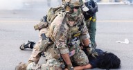 Tensión sube en EU por despliegues militares