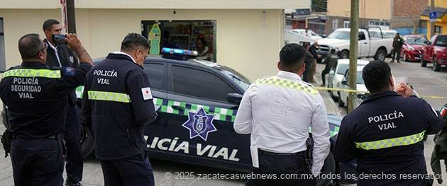 SUJETO QUE SE APETRECHO EN SU DOMICILIO DESPUÉS DE AMENAZAR CON UN ARMA DE FUEGO A SU PAREJA Y A AUTORIDADES; FUE ARRESTADO, SE ENCONTRARON ARMAS Y DROGA EN EL INTERIOR