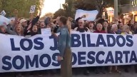 Jubilados se movilizaron para repudiar la presencia de Javier Milei en Mar del Plata