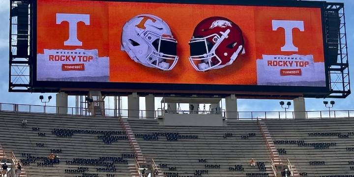 LIVE THREAD: Vols look to roast Hogs