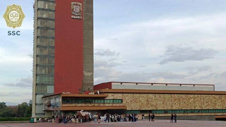Restablecen circulación en Insurgentes tras bloqueo de estudiantes de la Facultad de Arquitectura de la UNAM