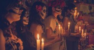 Honra a las 'Ánimas Solas' con ofrendas y luz