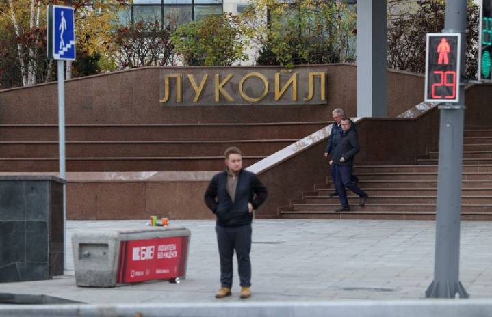 Factbox-What international sanctions have been placed on Russia?