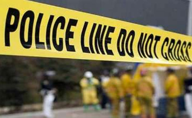 2 migrant workers killed as mound of mud collapses on them at und...