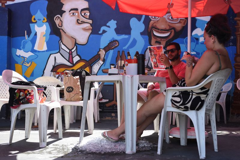 Brazil's bar, restaurant sales fall amid beverage poisoning cases, survey finds