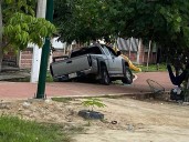Disparan contra padre e hijo afuera de una secundaria; balean también al señor de la fruta